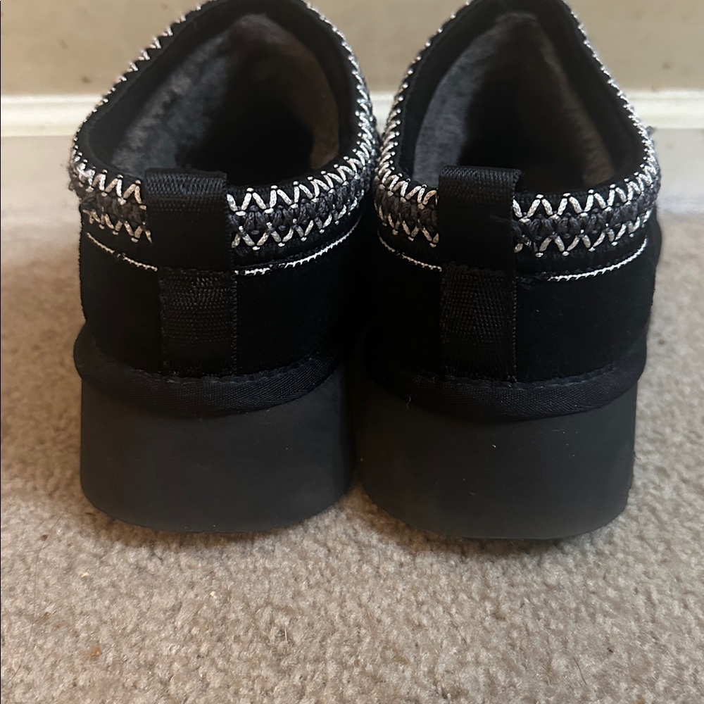 UGG Tasman Platform Slipper (Gently Worn) - Picture 3 of 6